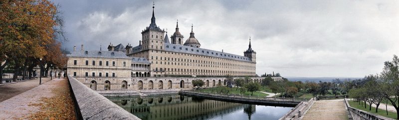 A better photo of El Escorial I stole from the internet