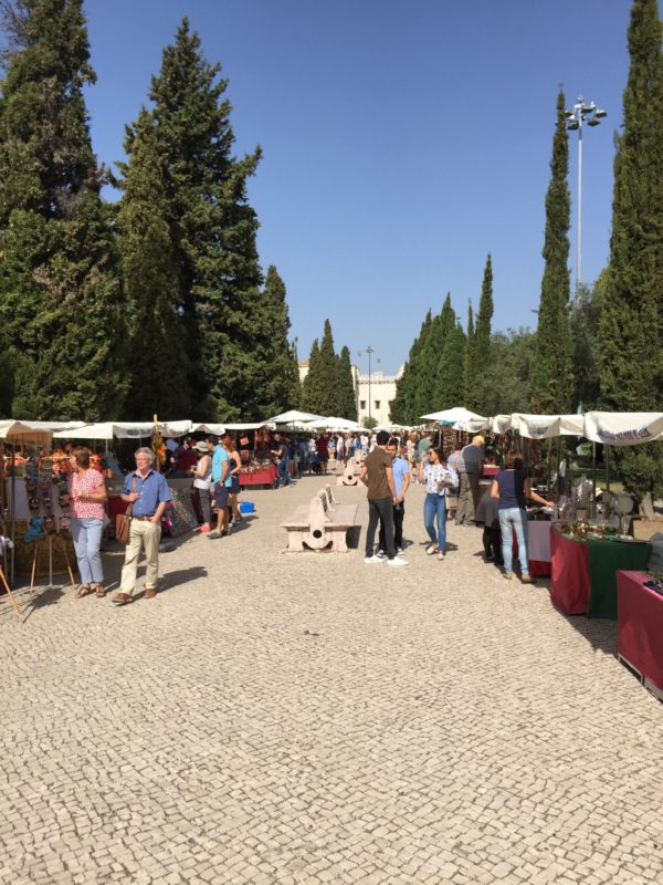 Crafts market at the Jerónimos Monastery